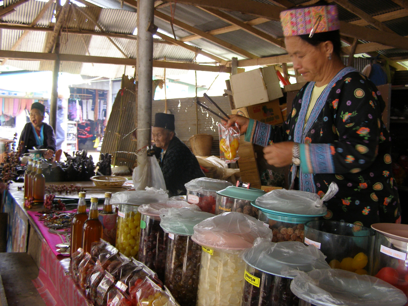 Les jeunes filles du marché de Mae Salong!